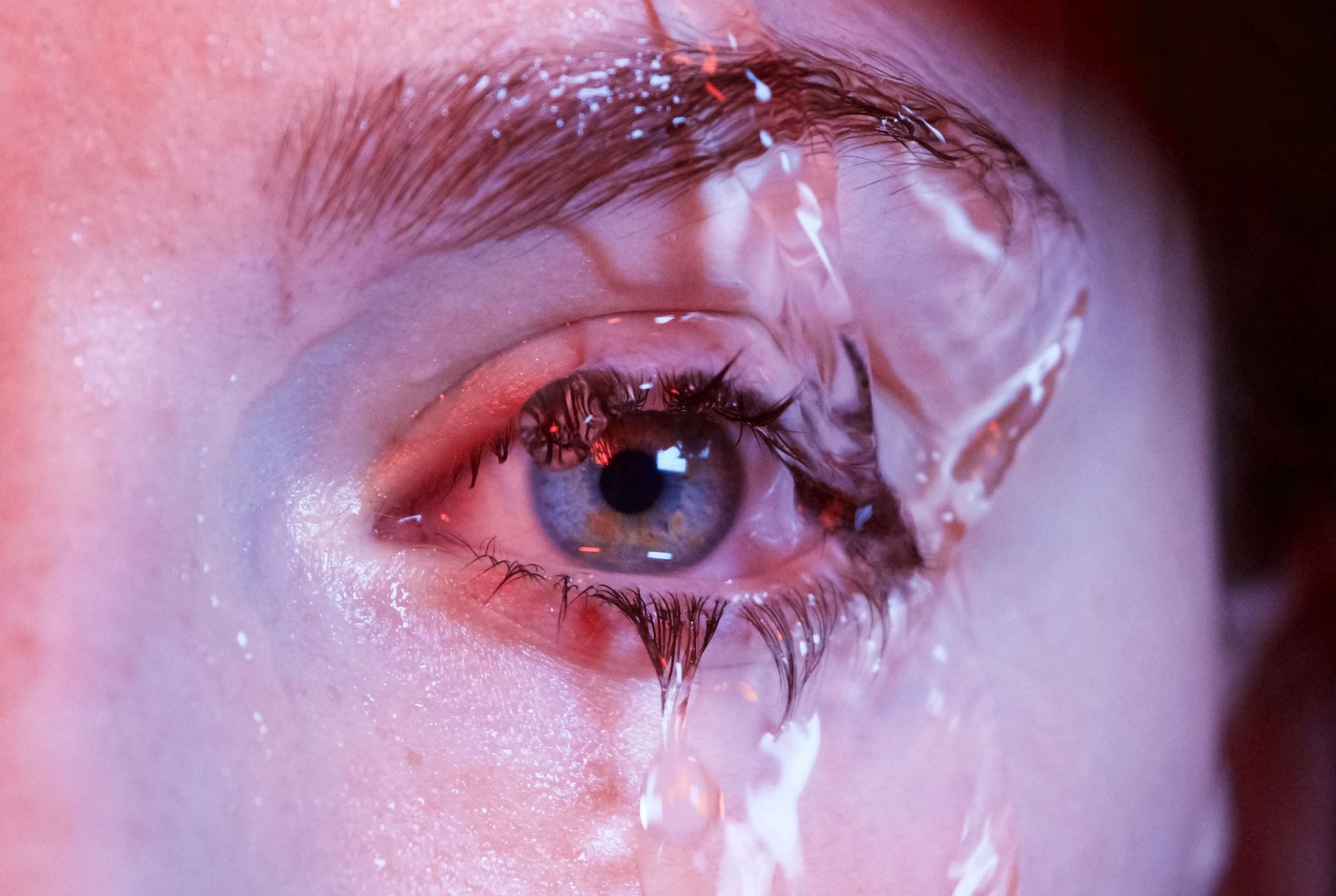May lead to eye irritation (Image via Unsplash/ Nora Hutton)